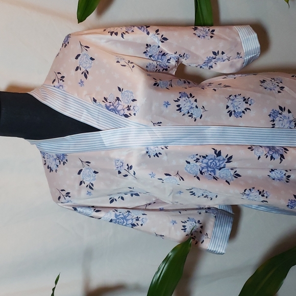 Pink robe - Picture 2 of 10